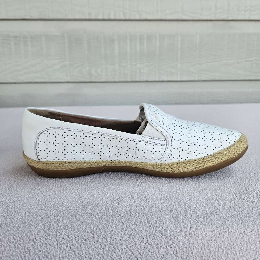 Clarks Danelly Molly Womens SZ 7 1/2 White Eyelet Espadrille Slip-On Loafer Flat - Picture 4 of 12